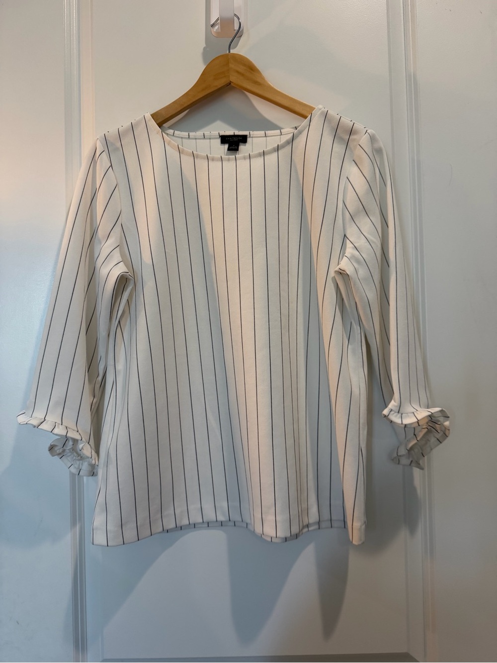 Ann Taylor Factory Medium White Black Pinstripe Ruffle Cuff Blouse